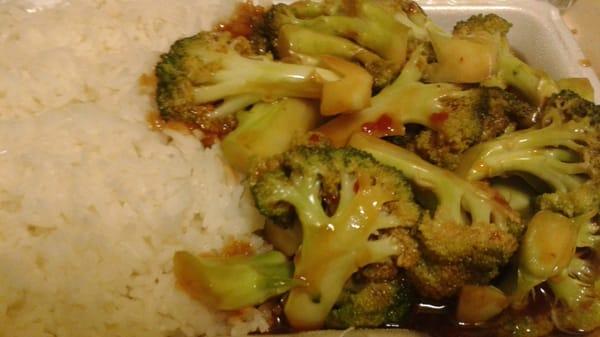 Broccoli with garlic sauce and white rice.