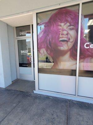 Ventura Blvd Entrance