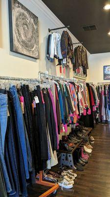 Previously On is well organized in displaying a unique collection of designer clothes and shoes!!!