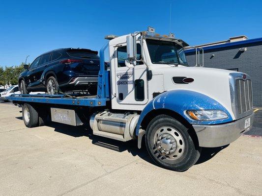 We offer affordable towing services in Arlington, Texas. Call us at 817-706-9285.