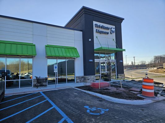 New Tri State Liquors Store.