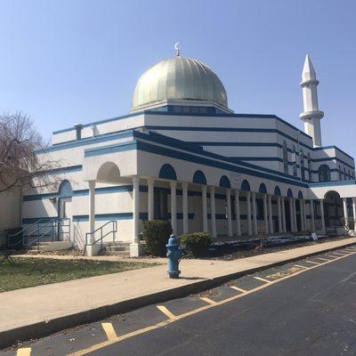 Saturday, 1 May 2021 - outside the Islamic Center of Cleveland (COVID-19 vaccine shots are available here for a limited time).