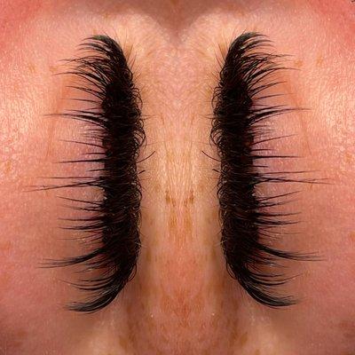 Closed eye- wispy volume lashes