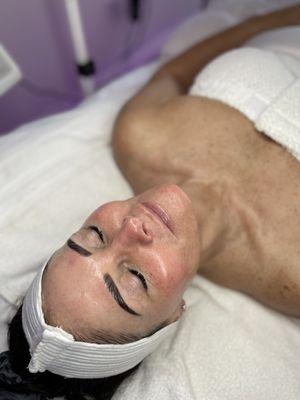 Dermaplane facial + Eyelashes extensions + Eyebrow Lamination