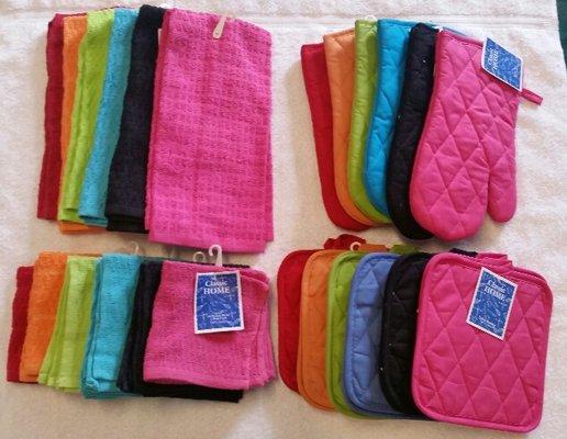 We have kitchen towels, dishcloths, oven mitt & potholders to match. This is also available in stripes.