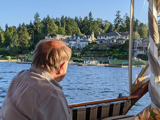 Unique views and guided tour along Lake Washington.