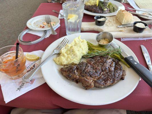 Ribeye with mashed potatoes and Asparagus