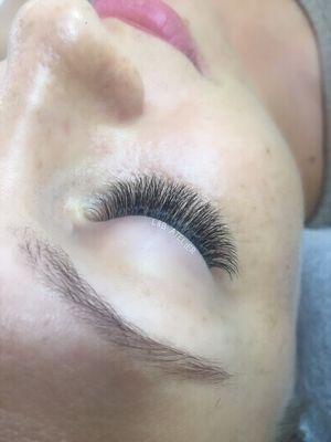 Russian Volume 2-3D in C curl using the finest 0.07 diameter for fluffy fullness! Done by our Master Lash Tech, Cinthia Delopez.