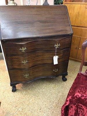 Secretary in very good condition and a decent price