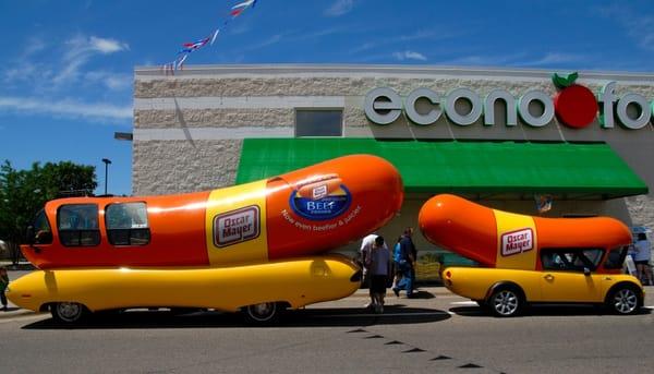 Oscar Mayer Wiener promotion with big and little wiener in attendance