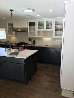 Beautiful contrast of upper and lower cabinets.