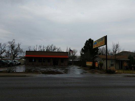 Twin Peaks Liquors