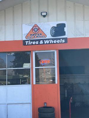 Master new and used Tires & Wheels