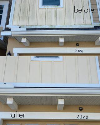 Before and after pressure washing a house in Orlando.