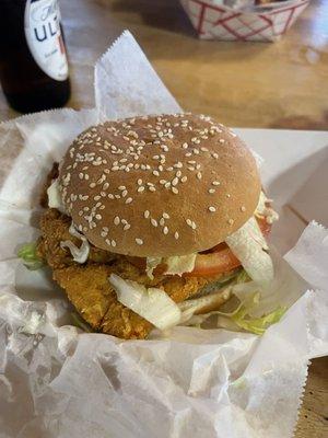 Fried fish sandwich (with pickles)