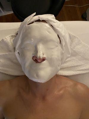 Alginate Mask to infuse serums and lock in hydration