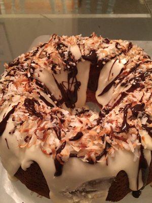 Full size and mini bundt cakes