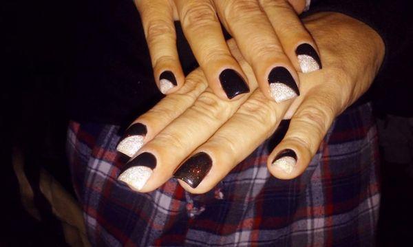 Done By Vicki at Tip Top Nails Grafton Street Worcester Massachusetts #BlackandSilverGliter