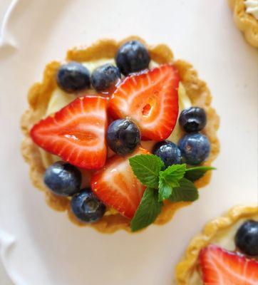 Fresh Fruit tarts with Vanilla Bean pastry cream