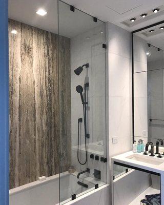 Bathroom glass partition