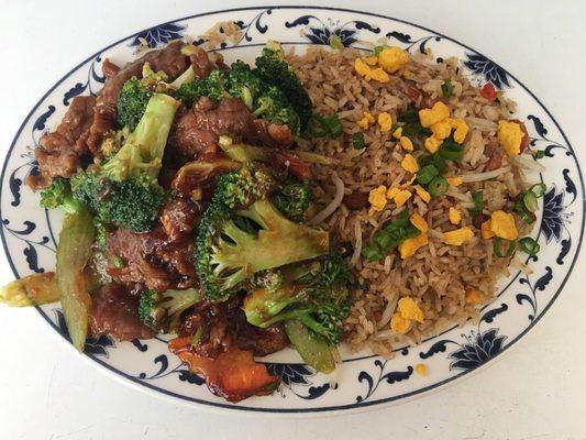 L8: Beef with broccoli with pork fried rice $6.25