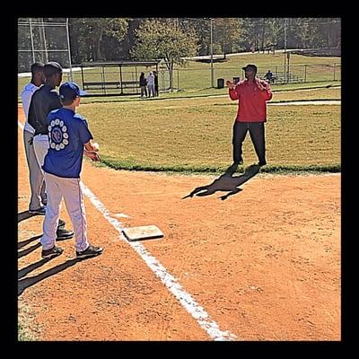 Donell Nixon, 3rd all-time stolen base list with 144 bags in 135 games, instructs the group @ Elite Metro Sports 1st base stealing clinic.