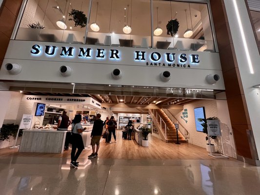 Summer House has both dining in and quick serve options