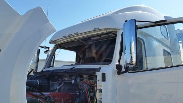 Volvo Commercial  Truck Windshield Replacement Austin, Texas