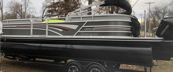 Pontoon detailing available.