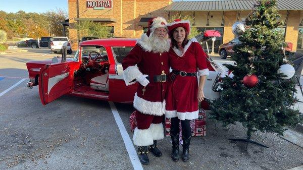 2022 Fun with Santa at our LTLov Green Santa event Christmas at the Oaks in Lakeway