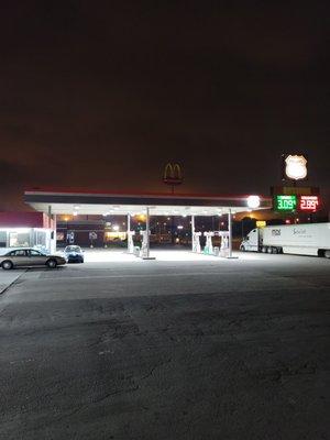 Small fuel stop limited truck parking. Like most lees in Tennessee and other Southern States.