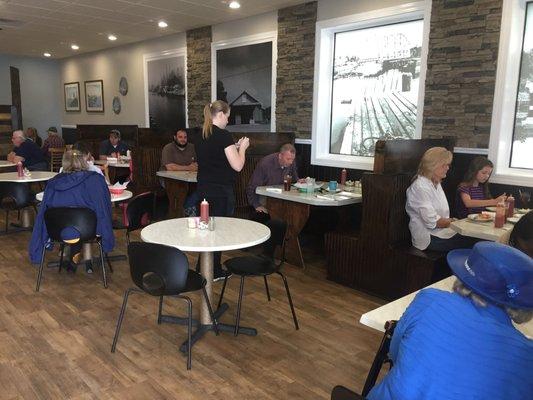 Hardwood floors. stone-faced walls, and large photos of coastal life adorn the comfortable dining room. Our booth was comfortable.