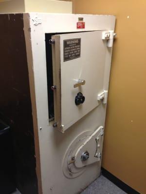 Arizona locksmith  Changing combination on safe