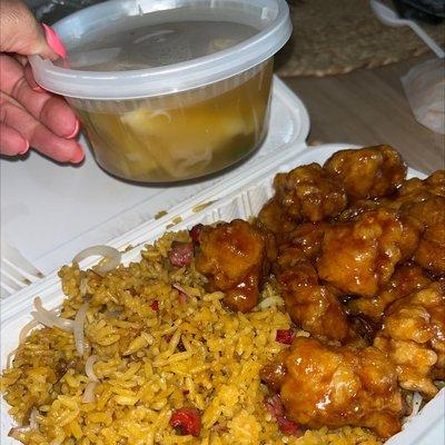 General tso chicken lunch special which comes with won ton soup or soda