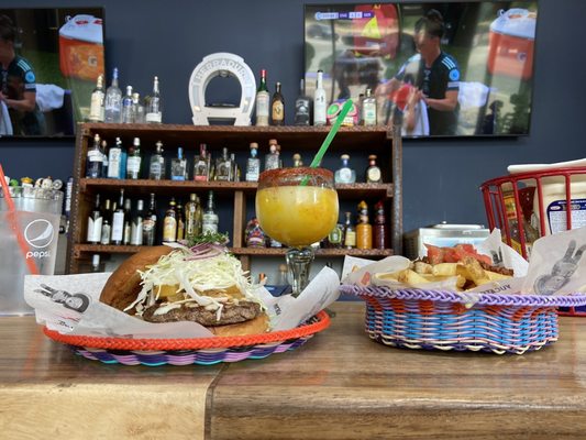 Al Pastor Burger Chile con Queso Fries