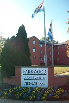 Parkwood Apartments sign