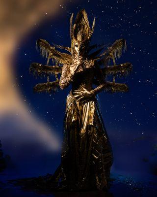 Golden Goddess. symbol of prosperity. Living art performance for high-end events, art galleries, weddings.