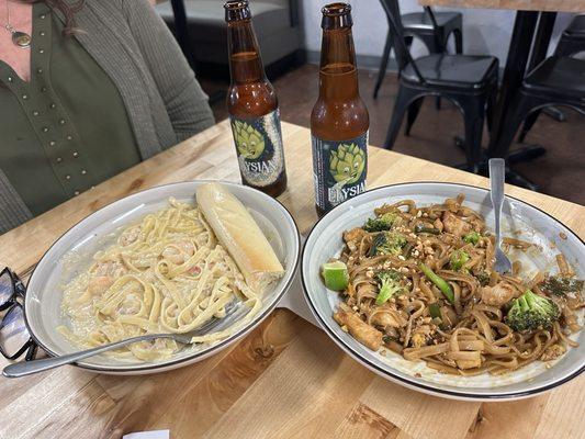 Alfredo and pad Thai - yummy