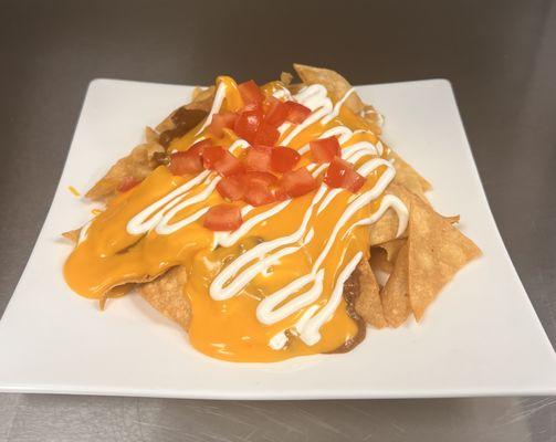 Nachos freshly made, chili and cheese sauce.