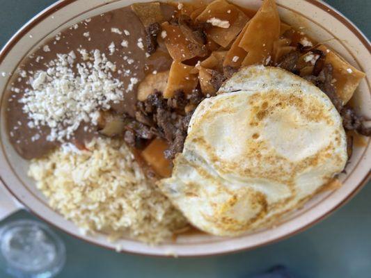 Chilaquiles Rojos Carne Asada