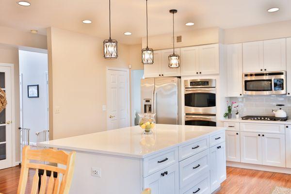 Kitchen remodel with upgraded kitchen backsplash and white kitchen cabinets