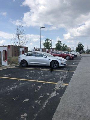 Zionsville, IN Tesla supercharging station