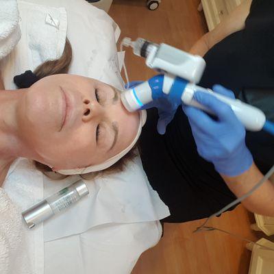 No needle injectable skin fillers for aging skin.