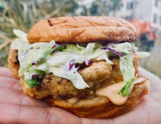 Buttermilk fried cauiflower with crunchy homemade slaw & house spread on a hot, buttered, toasted Kings Hawaiian bun.