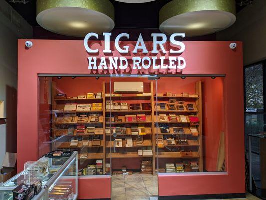 Cigar humidor