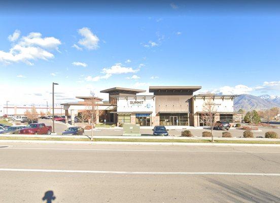 Side view of Summit Foot + Ankle Riverton building.