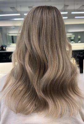 Chic Platinum Blonde Highlights