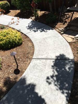 Curved walkway to the side yard