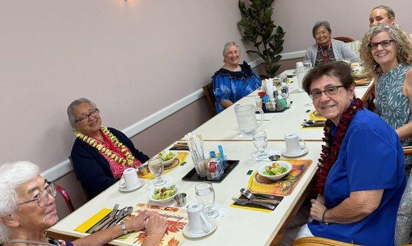 Roselani Place | Kahului, Maui, HI | Independent Living, Assisted Living, Memory Care & Respite Care | Residents dining together