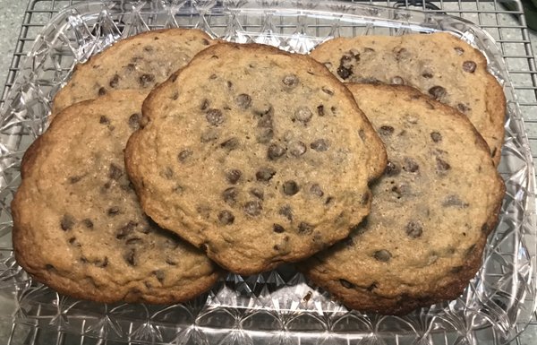 Jumbo chocolate chips cookies